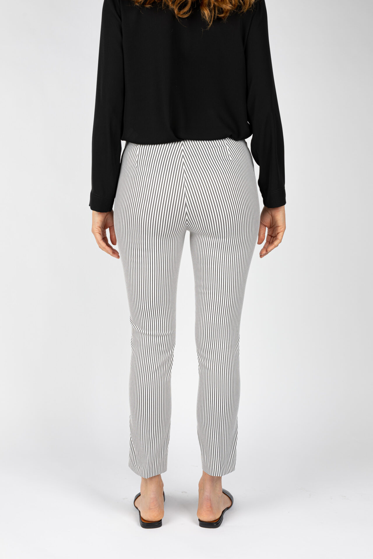 Pantaloni a riga colore nero da donna linea stretta - P19614E NERO - 4