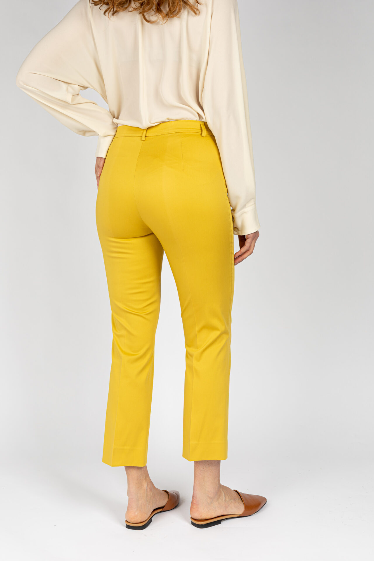 Pantaloni gamba corta fondo leggermente svasato, da donna in colore lime P19668H - 5