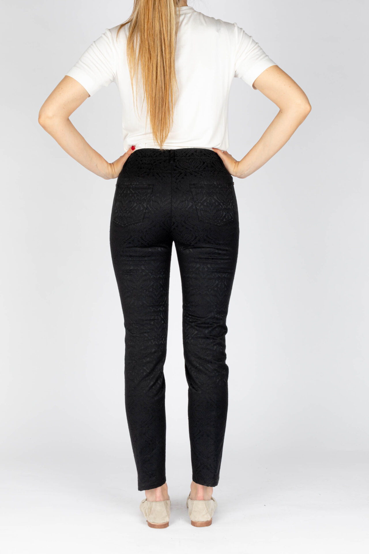 Pantaloni disegno fiore colore nero, linea Jeans tessuto jacquard