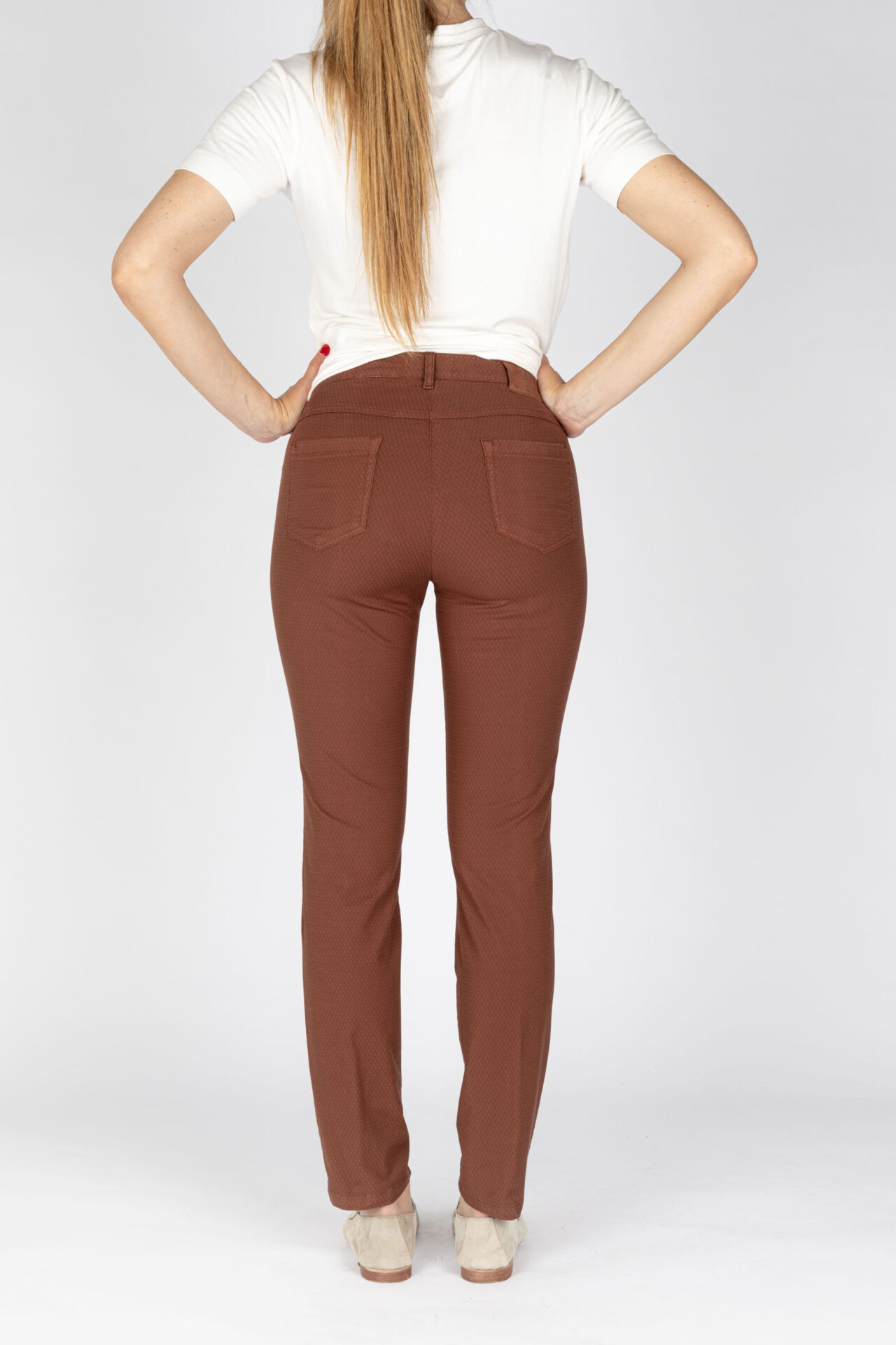 Pantaloni linea jeans colore biscotto tessuto cotone armaturato
