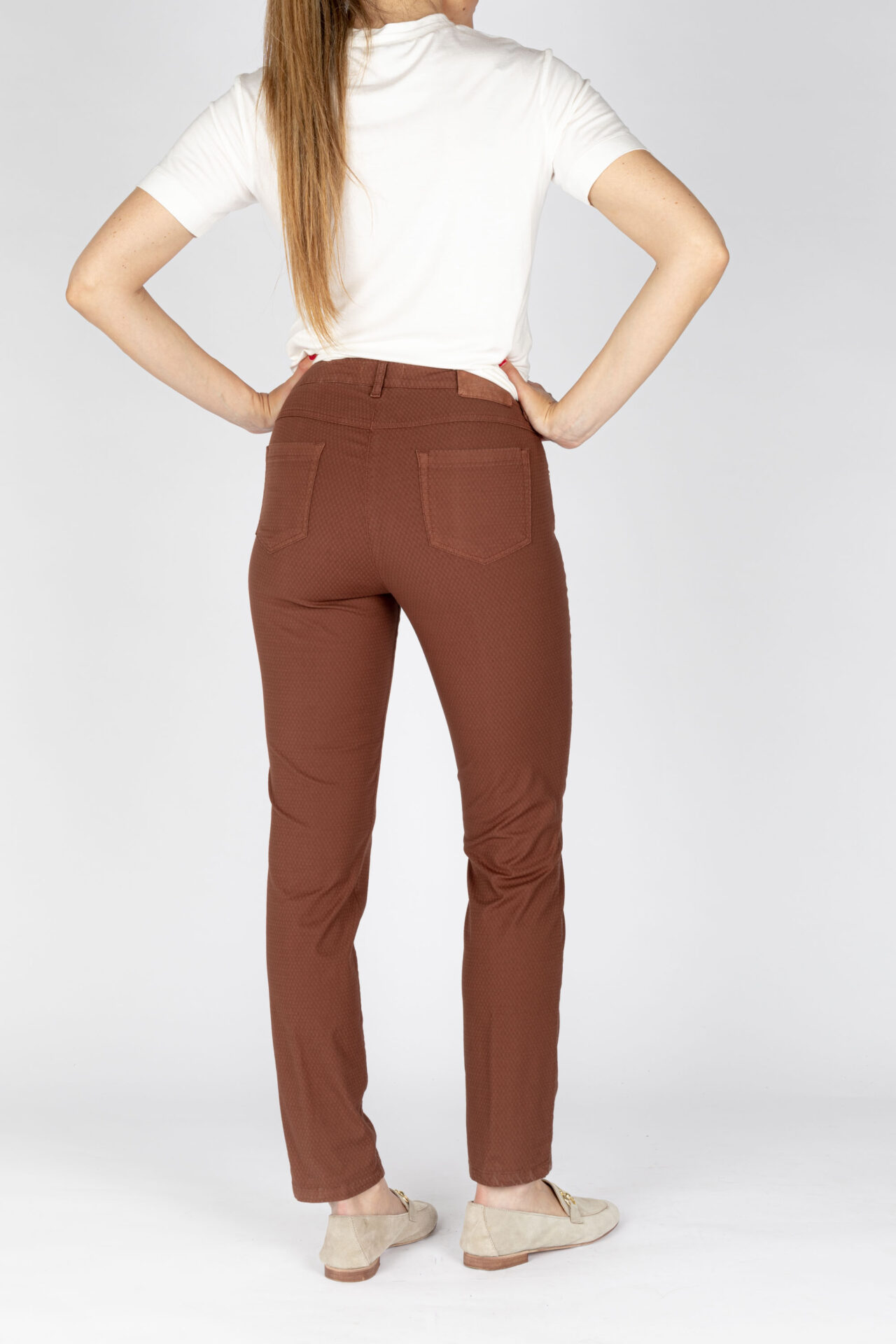 Pantaloni linea jeans colore biscotto tessuto cotone armaturato